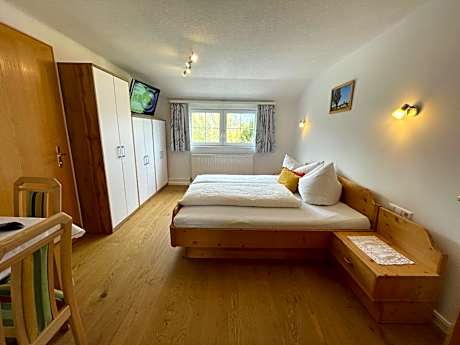 Apartment with Mountain View