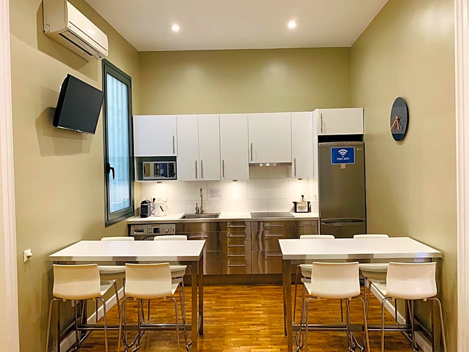 Super Balmes Guest House