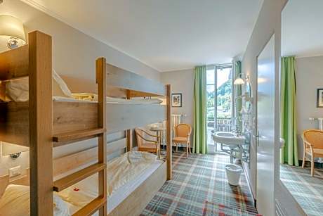 Bunk Bed Room with Shared Bathroom