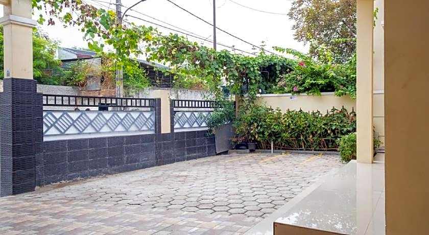 RedDoorz Syariah near Grand Kota Bintang