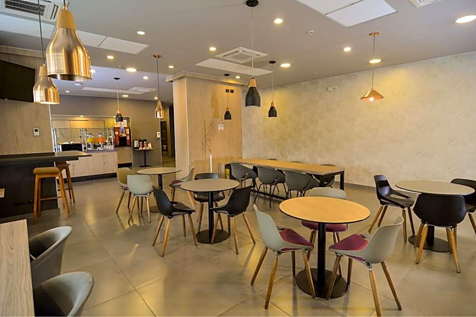 City Express Plus by Marriott Medellín Colombia