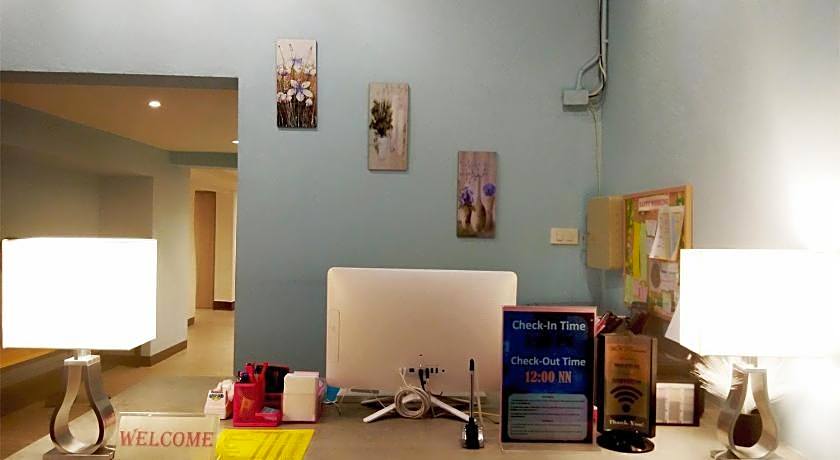 Sleep with Me Bangkok - BTS Phra Khanong