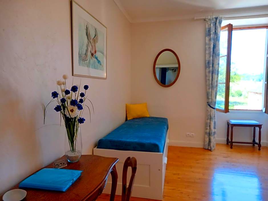 Au pays de Jacquou : Chambre d’hôtes et table d’hôtes