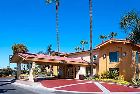 La Quinta Inn by Wyndham Costa Mesa / Newport Beach