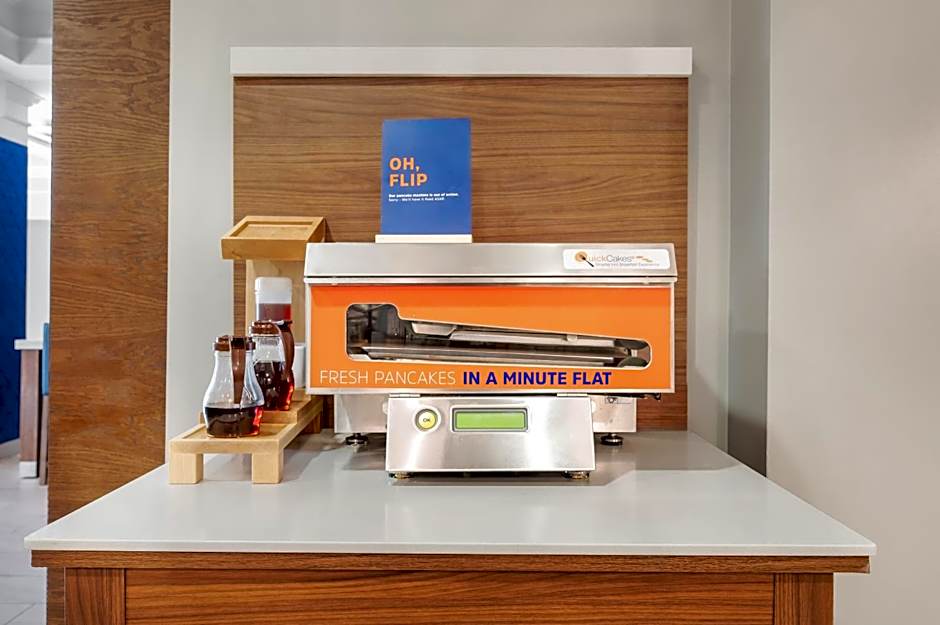 Holiday Inn Express & Suites Buffalo Airport By IHG