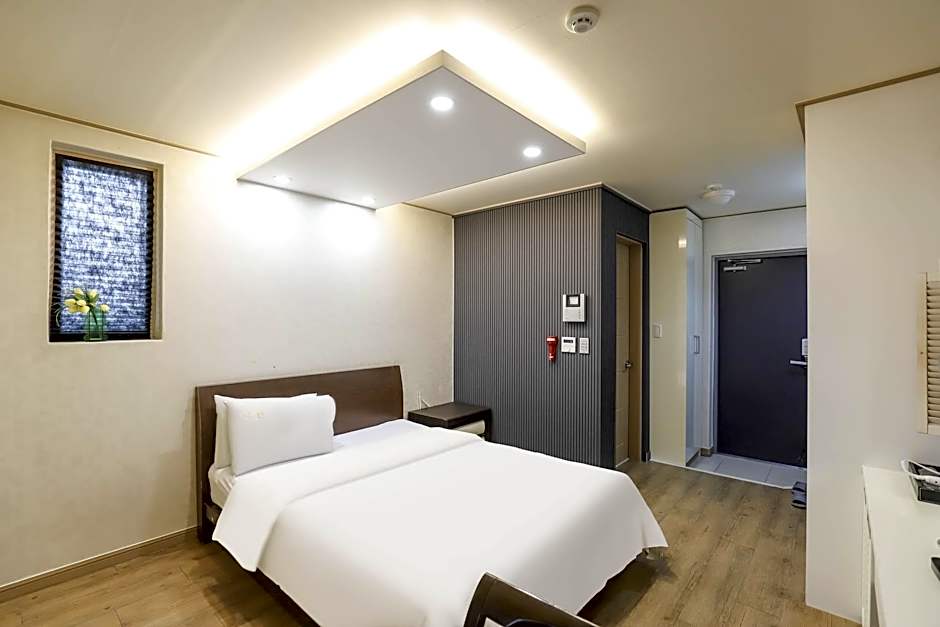 Ean Residence