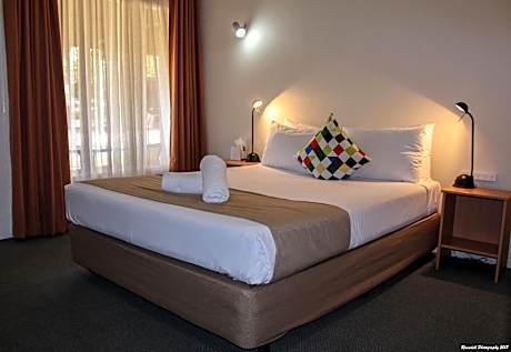 Downstairs Queen Room