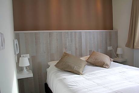 Standard Double Room with Shower