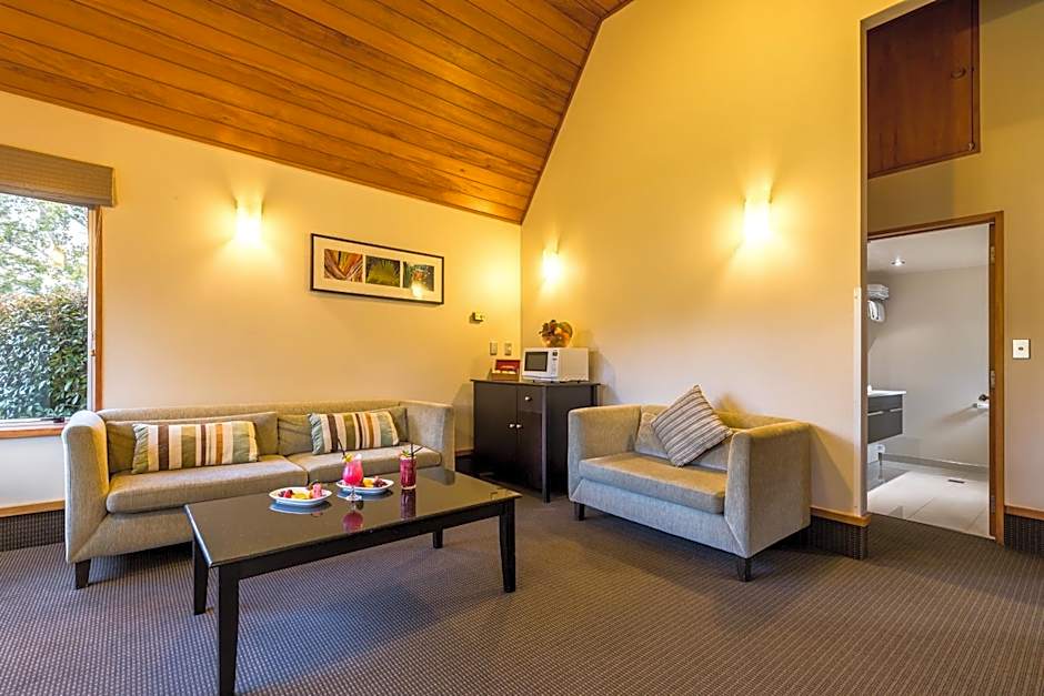 Distinction Te Anau Hotel & Villas