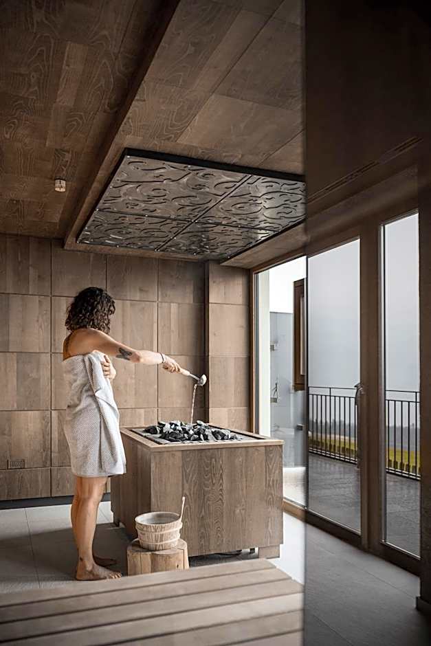 Hotel Emmy - five elements