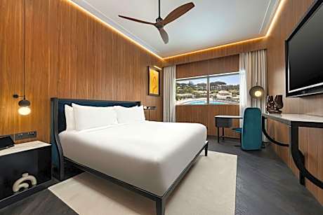 SOL Executive King Room, Guest room, 1 King, Pool view