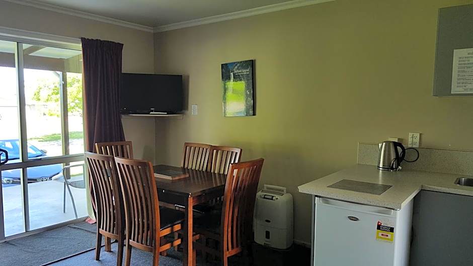 High Country Lodge, Motels & Backpackers