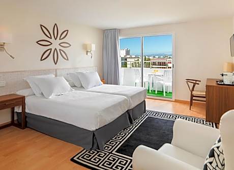 Superior Double Room (2 Adults)