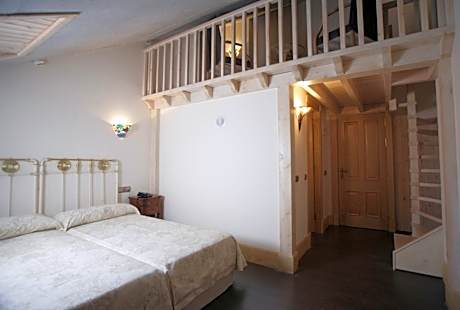 Penthouse Triple Room with Spa Access