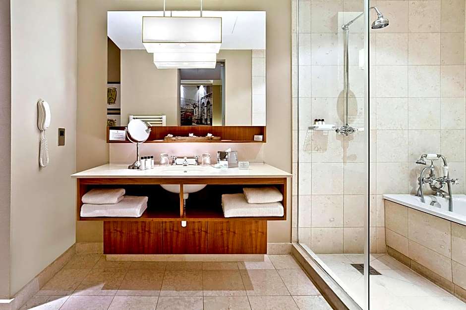 Threadneedles, Autograph Collection by Marriott