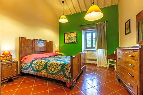 Deluxe Two-Bedroom Apartment with Garden View