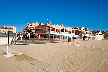 Lloyds Beach Club