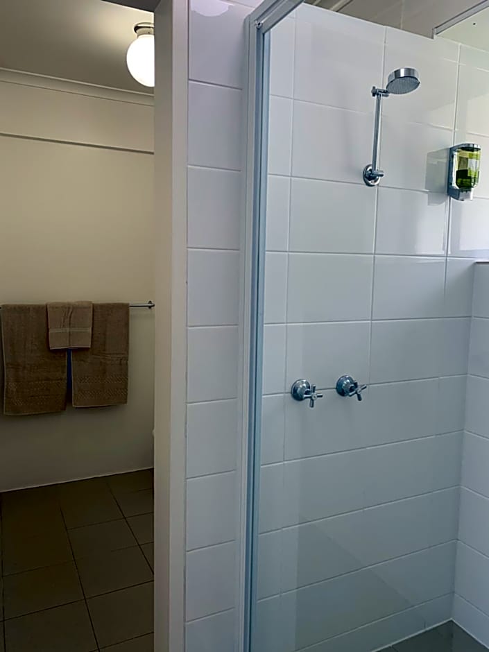 Adina Place Motel Apartments