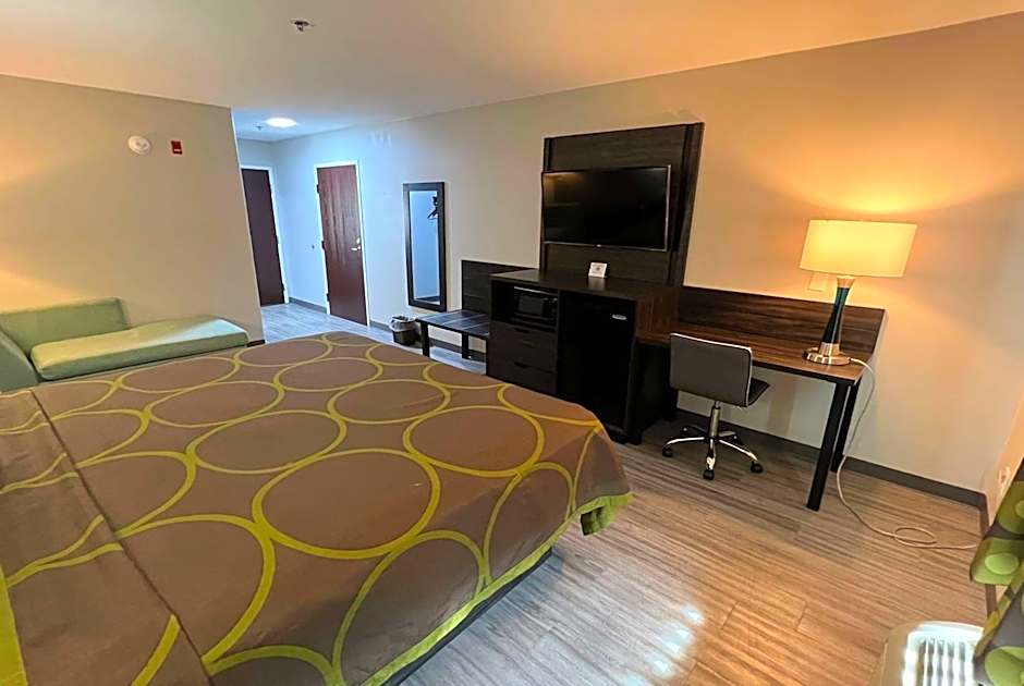 Super 8 by Wyndham Lake Charles/Sulphur