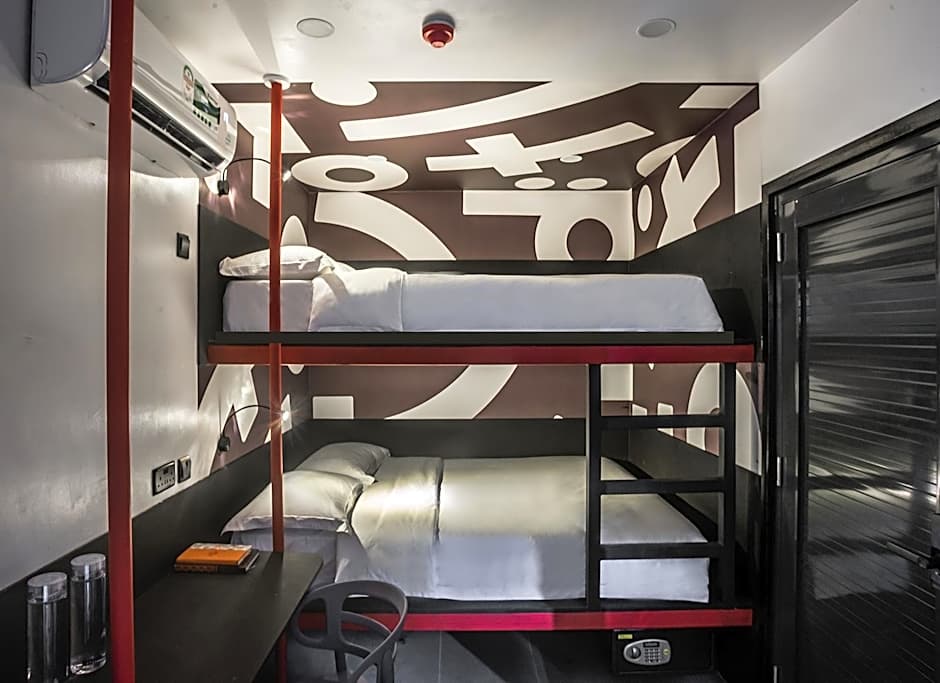 Boxo Diani - Unique Beach Front Container Eco-Hotel