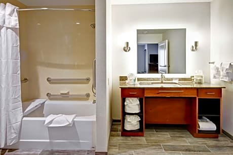 2Queen Accessible Bathtub Studio Nonsmoking