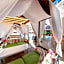 Avenue Deluxe Hotel