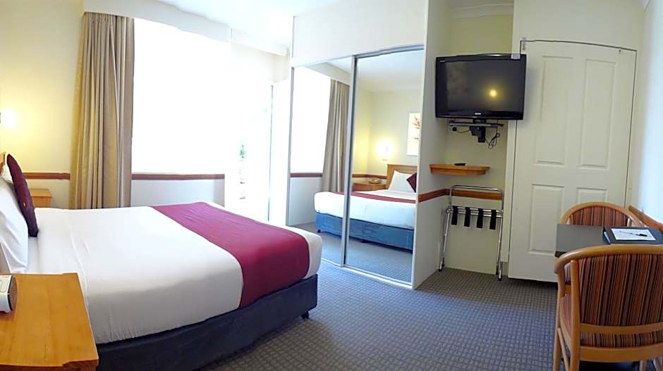 Three Explorers Motel