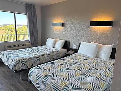 2 Full Beds | Micfridge