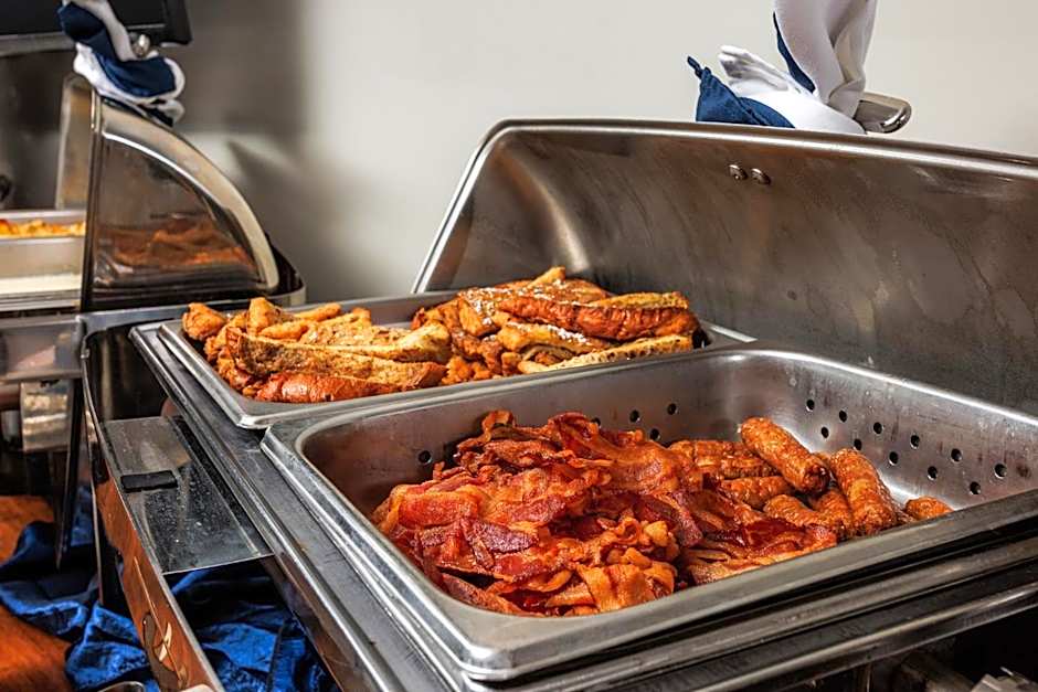 Holiday Inn Resort Oceanfront at Surfside Beach by IHG