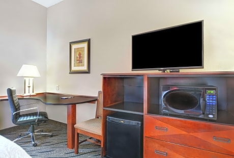 2 Queens Hearing Accessible Nonsmoking