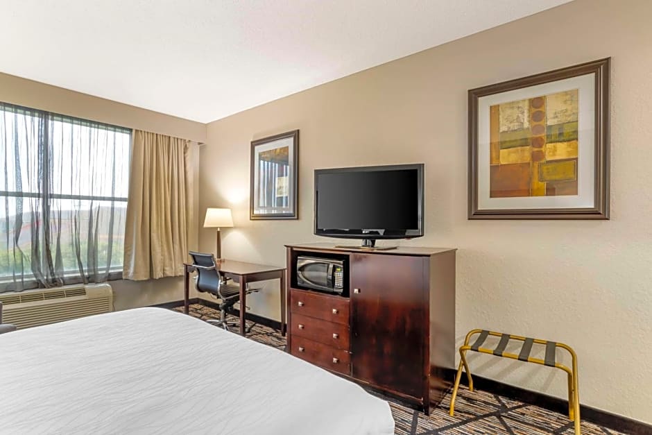 Best Western Plus Hobby Airport Inn & Suites