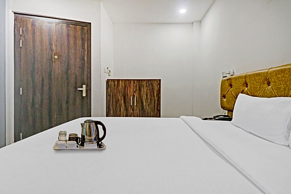 OYO 77788  Townhouse 405 Mall Road