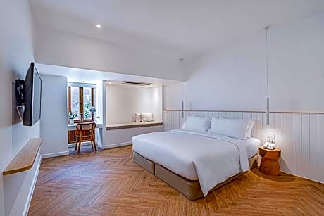 Deluxe King Suite