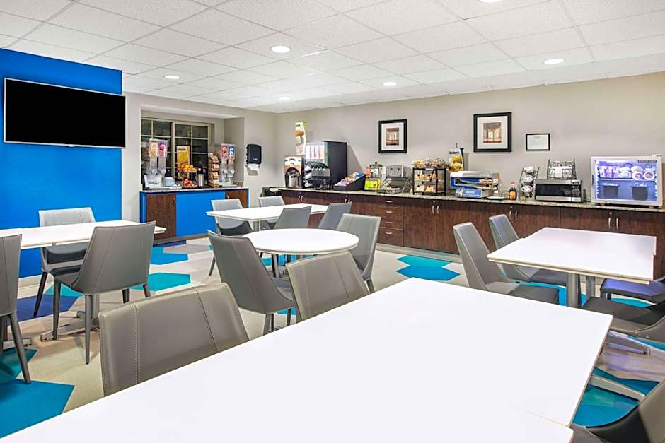 Microtel Inn and Suites by Wyndham Austin Airport