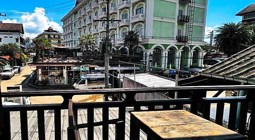 Domon Riverside Hotel