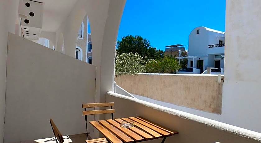 Anny Studios Perissa Beach