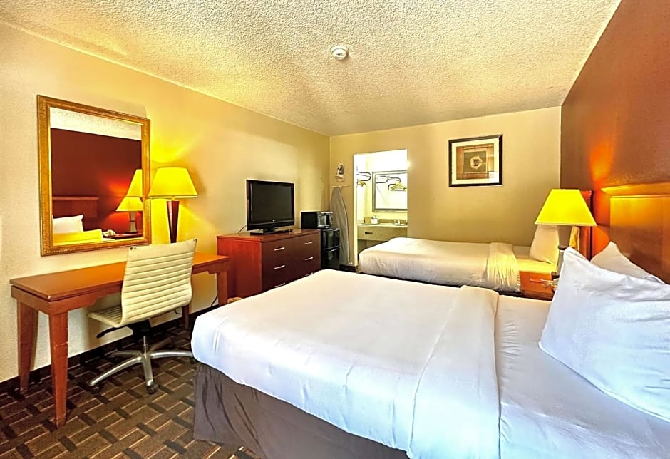 Days Inn & Suites by Wyndham Bossier City