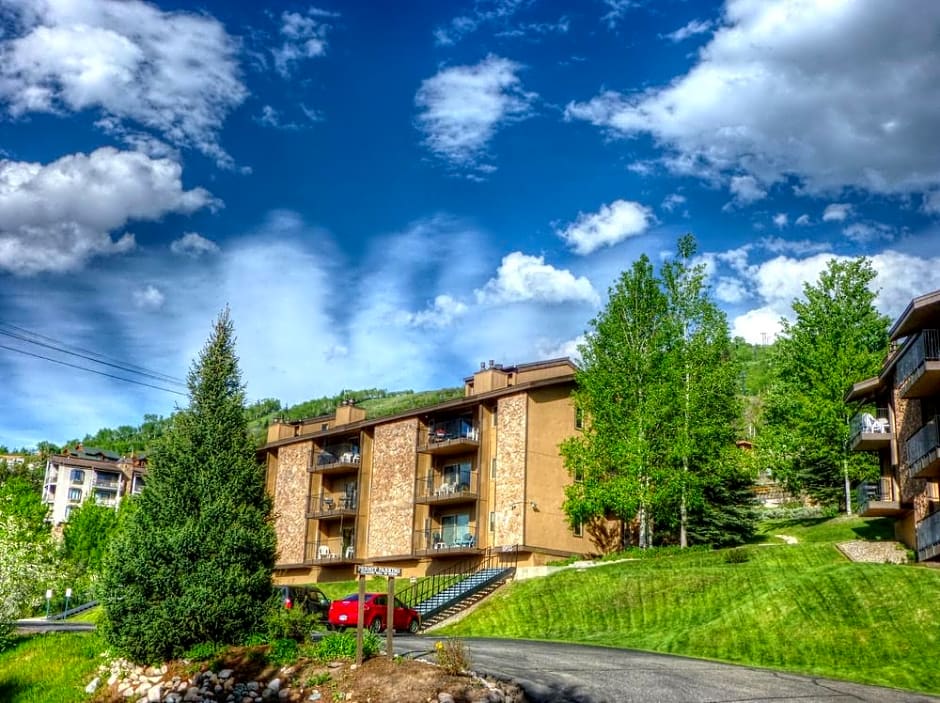 Ski Inn Condominiums