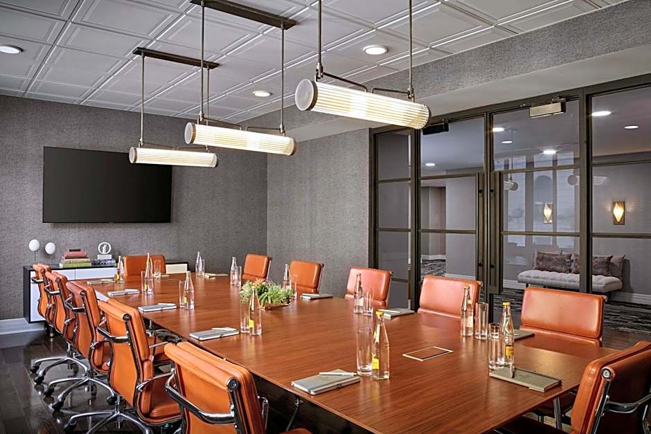 Renaissance Saint Elm Dallas Downtown Hotel