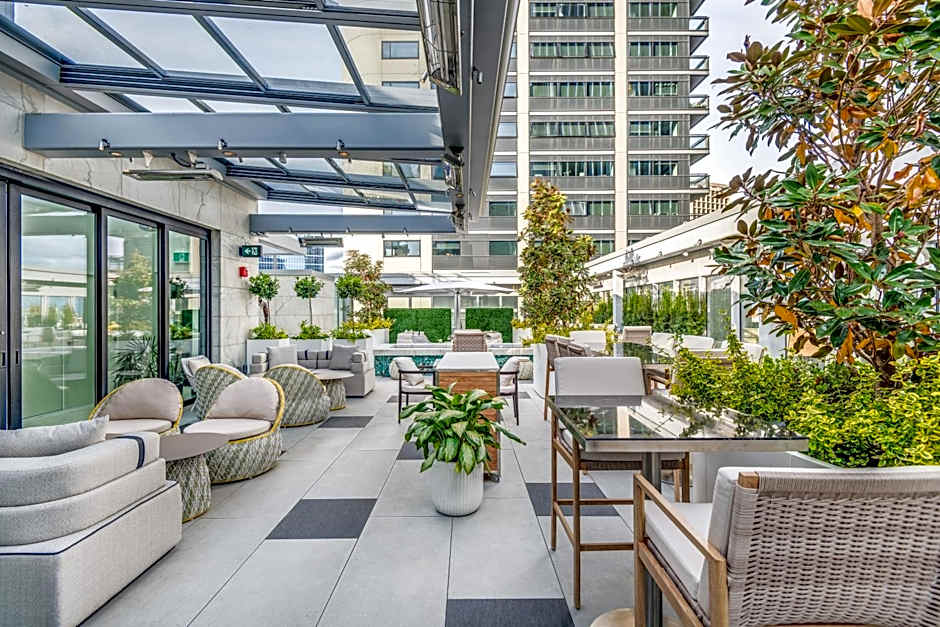 AZUR Legacy Collection Hotel