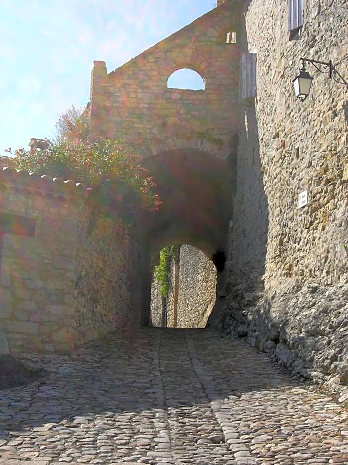 CHAMBRE D HOTES à 4 KMS D UZES " Chez Nadou "