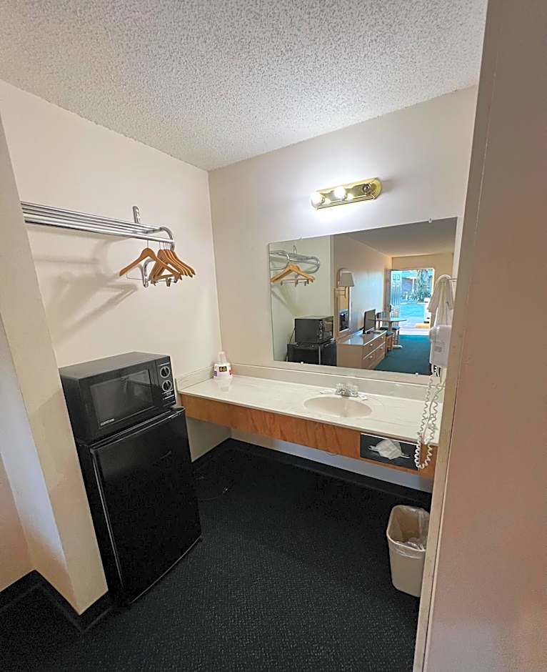 Garden Inn & Suites
