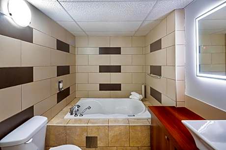 King Suite with Sofabed - Non-Smoking