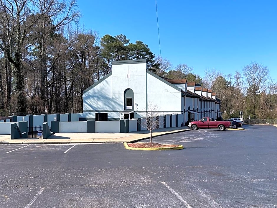 HomeTowne Studios Richmond, VA - W Broad St