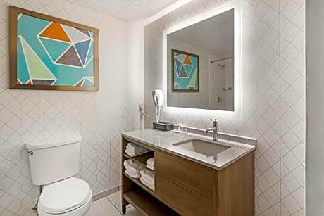 King Suite - Non Smoking