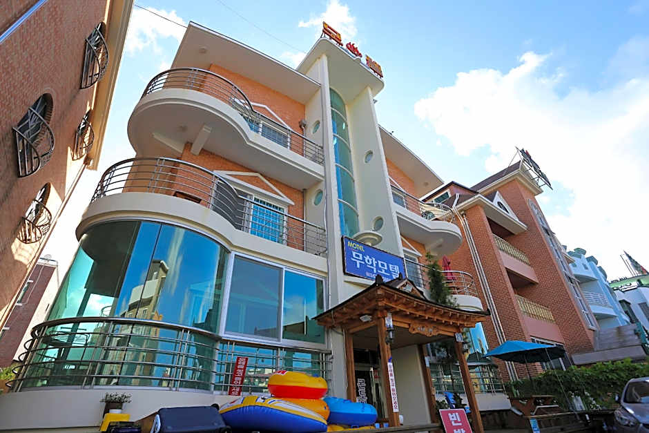 Yangyang Muhak Motel
