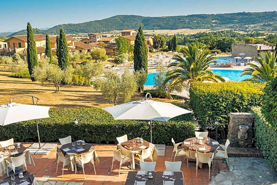 Hotel with swimming pool immersed in the typical Tuscan countryside just 5 minutes from Massa Marittima