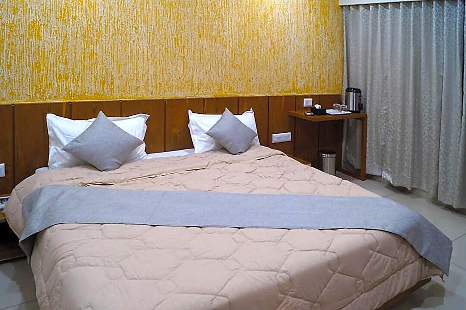 Hotel Midtown, Vadodara