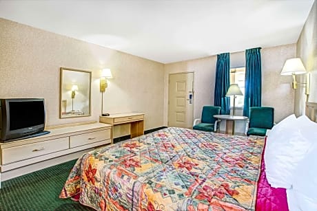 1 King Bed Non-Smoking