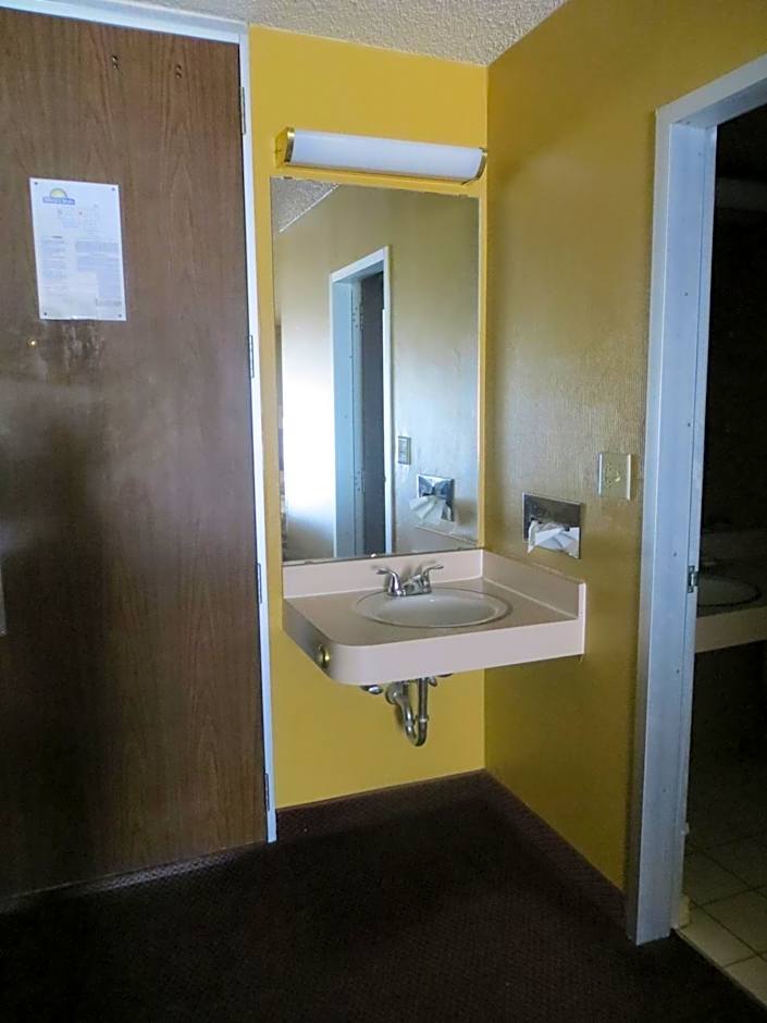 Days Inn by Wyndham Colorado Springs/Garden of the Gods – Colorado Springs, CO
